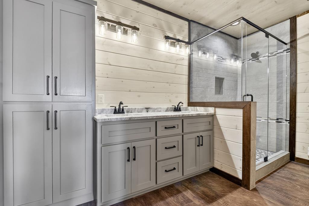 422324 Mineral Bluff Residential