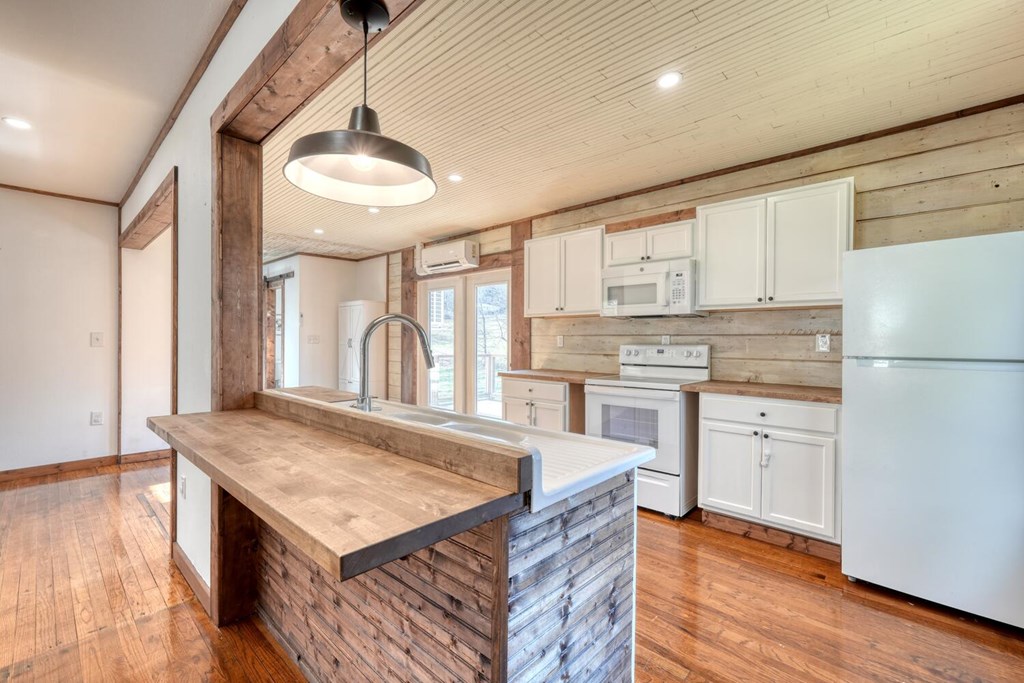 422325 Hiawassee Residential