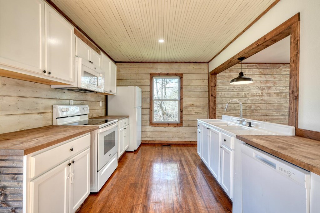 422325 Hiawassee Residential