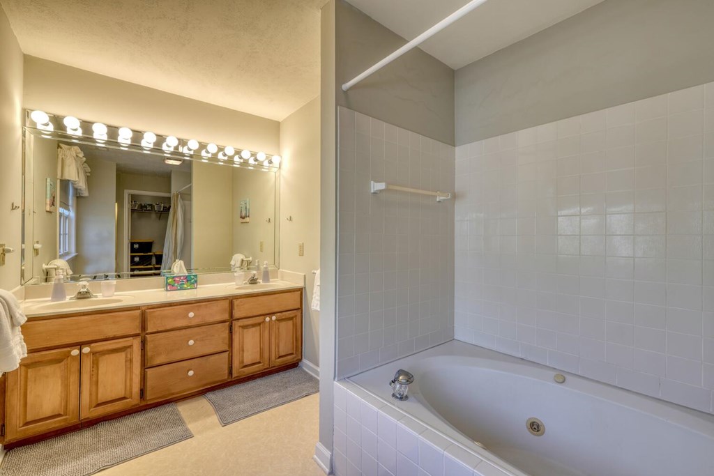 422331 Hayesville Residential