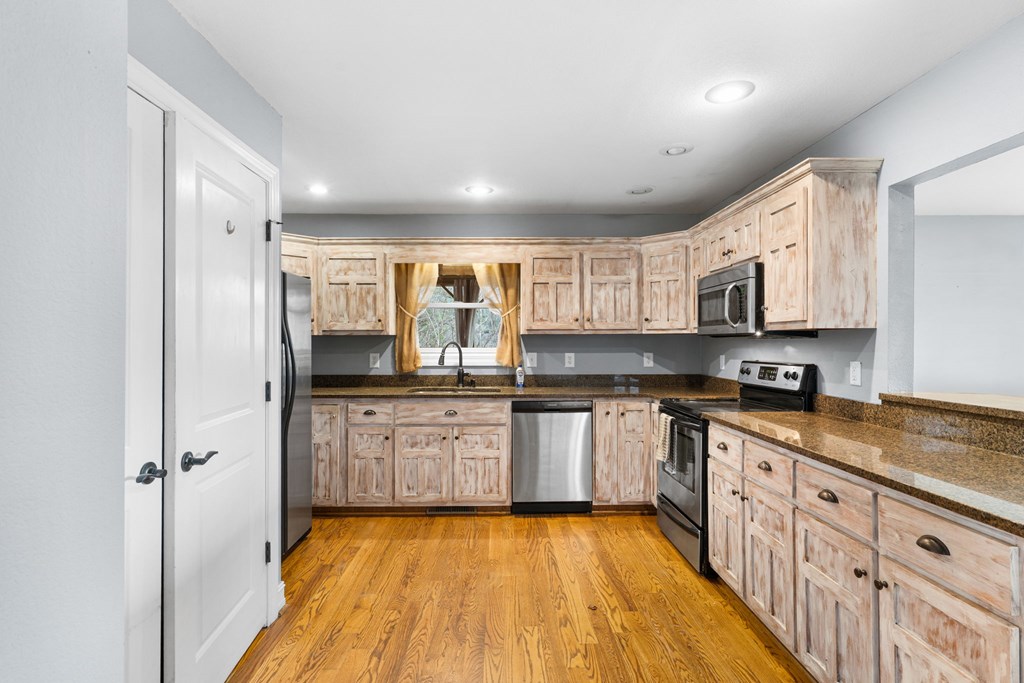 422352 Hayesville Residential