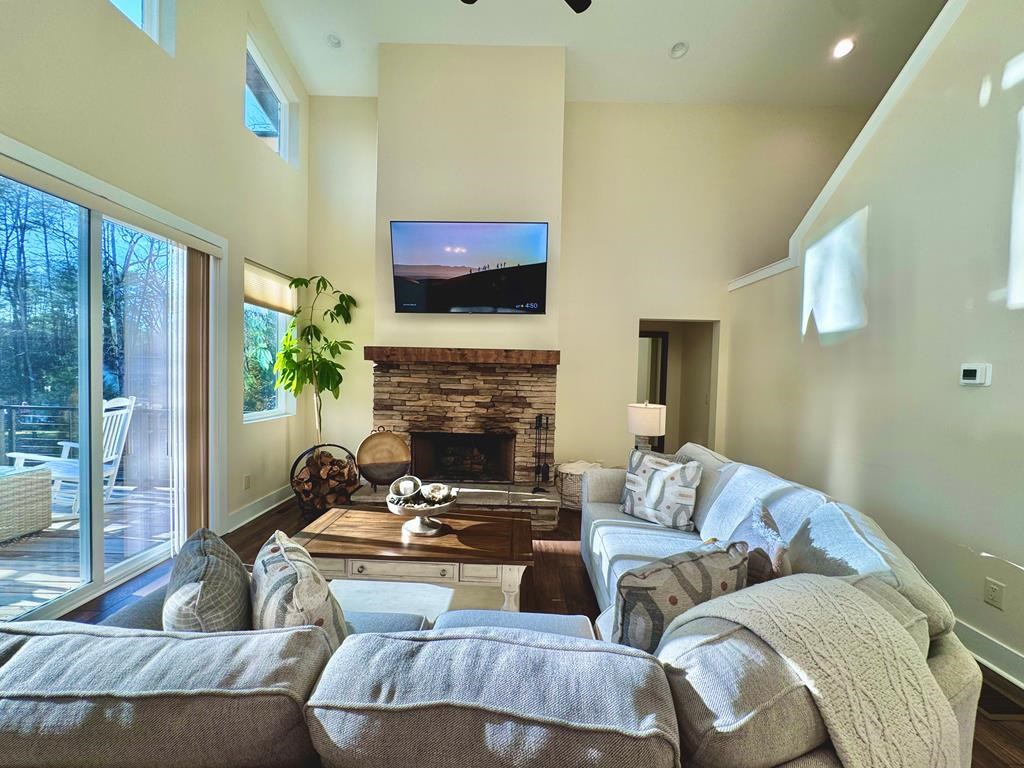 422372 Epworth Residential