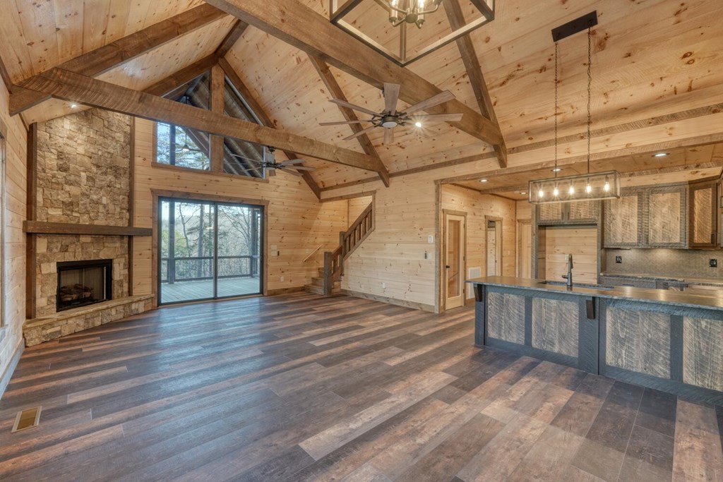 422385 Mineral Bluff Residential