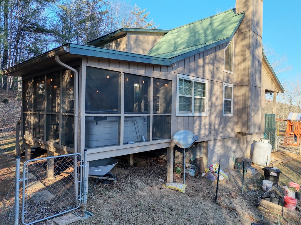 422427 Hayesville Residential