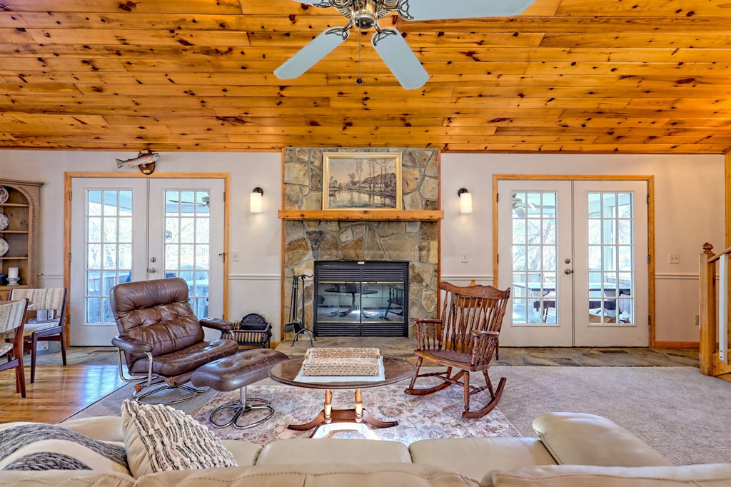 422432 Hayesville Residential