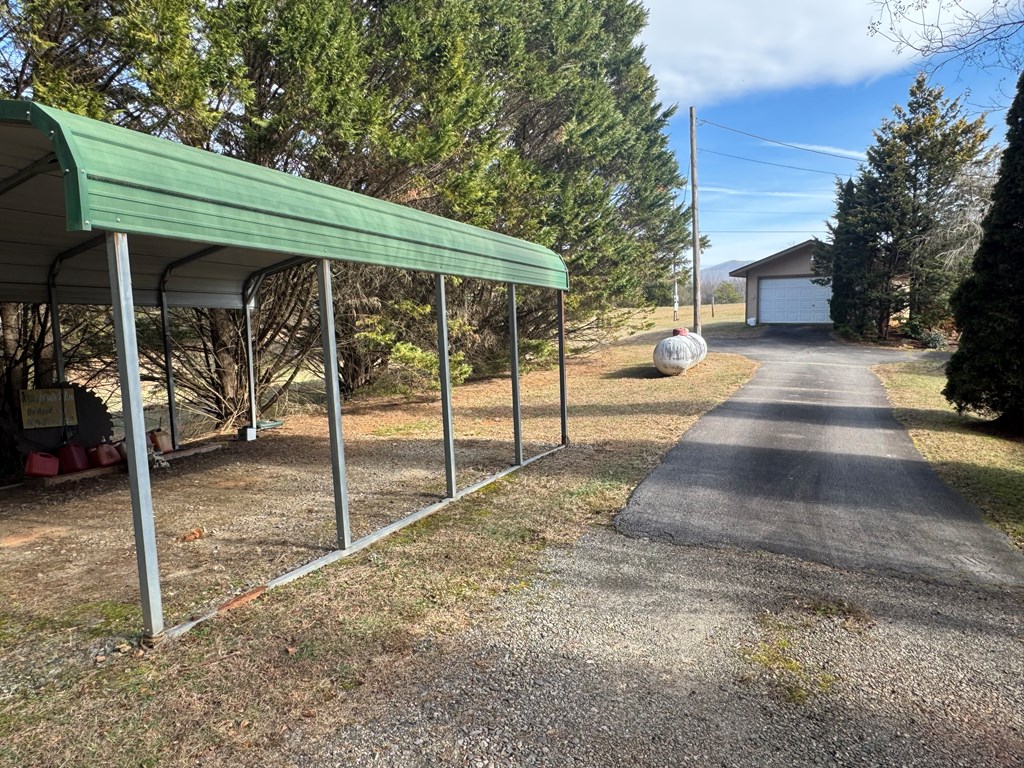 422440 Young Harris Residential