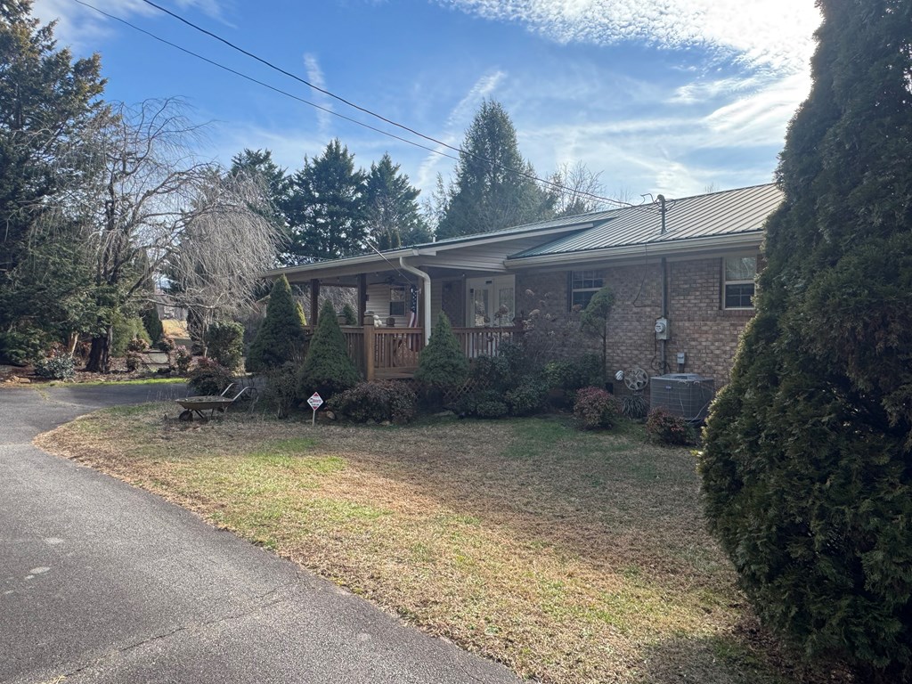 422440 Young Harris Residential