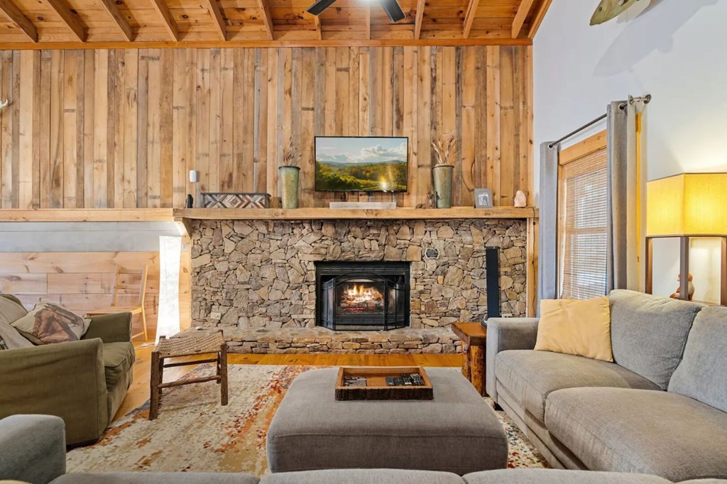 422487 Blue Ridge Residential