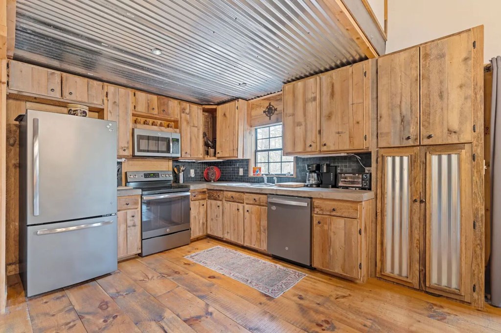 422487 Blue Ridge Residential