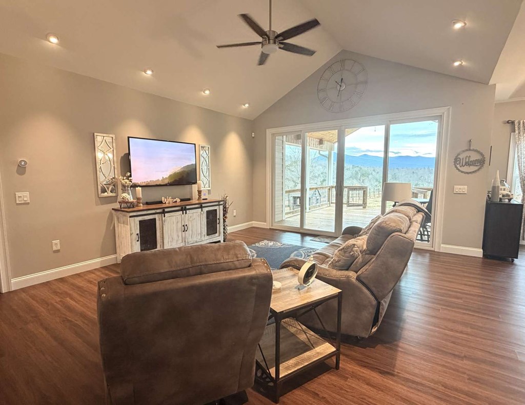 422490 Young Harris Residential