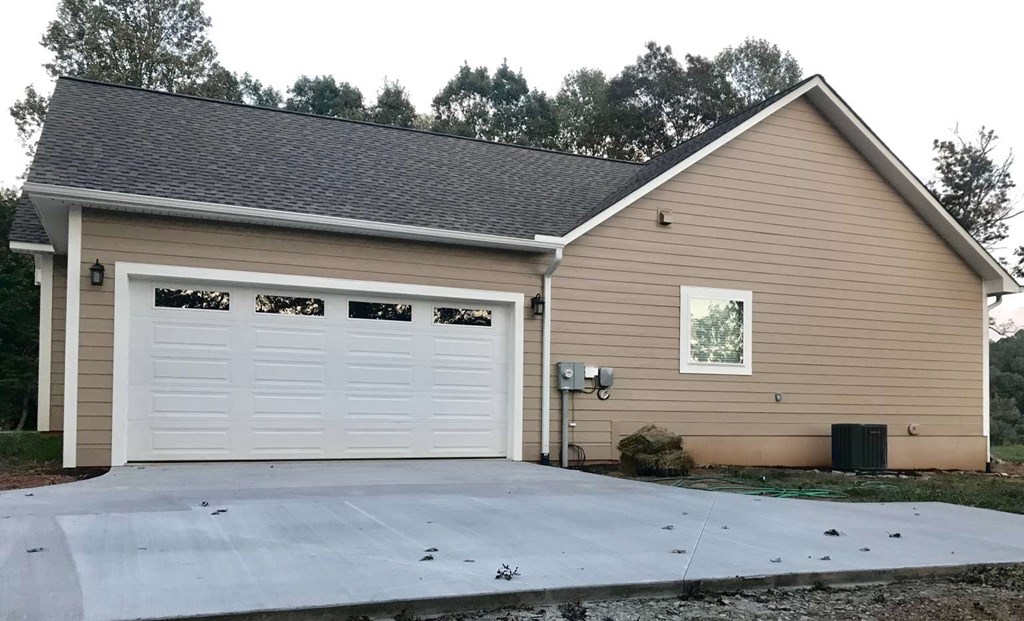 422490 Young Harris Residential