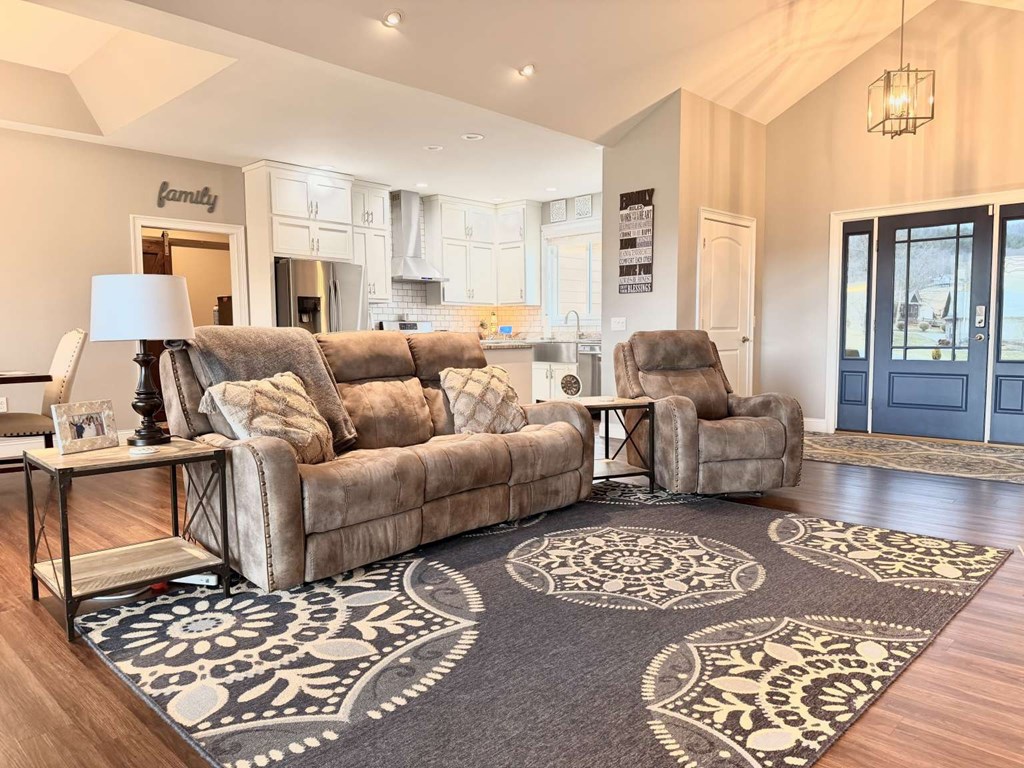 422490 Young Harris Residential