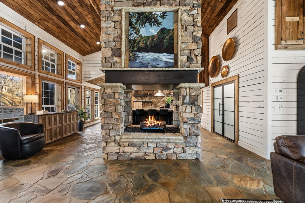 422496 McCaysville Residential