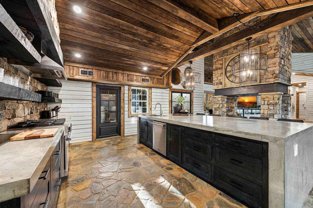 422496 McCaysville Residential