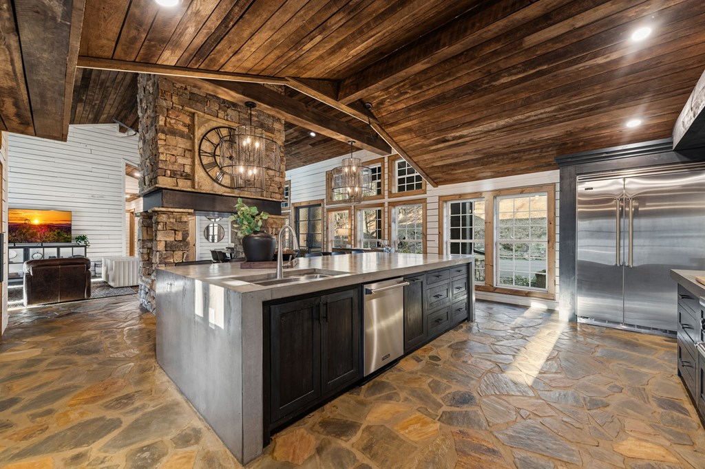 422496 McCaysville Residential