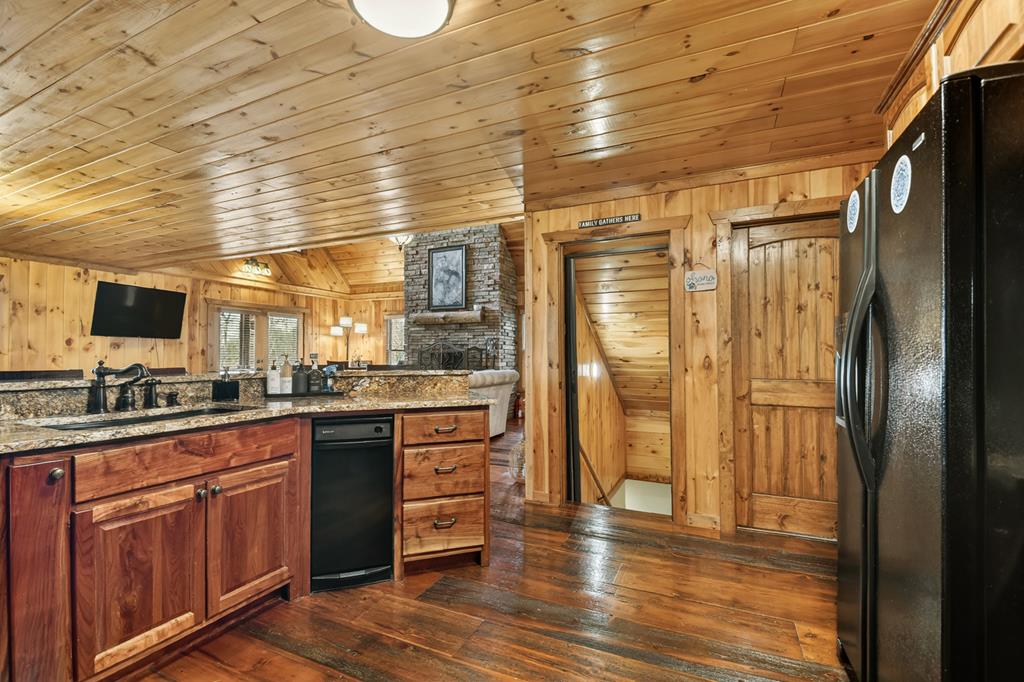 422515 Mineral Bluff Residential