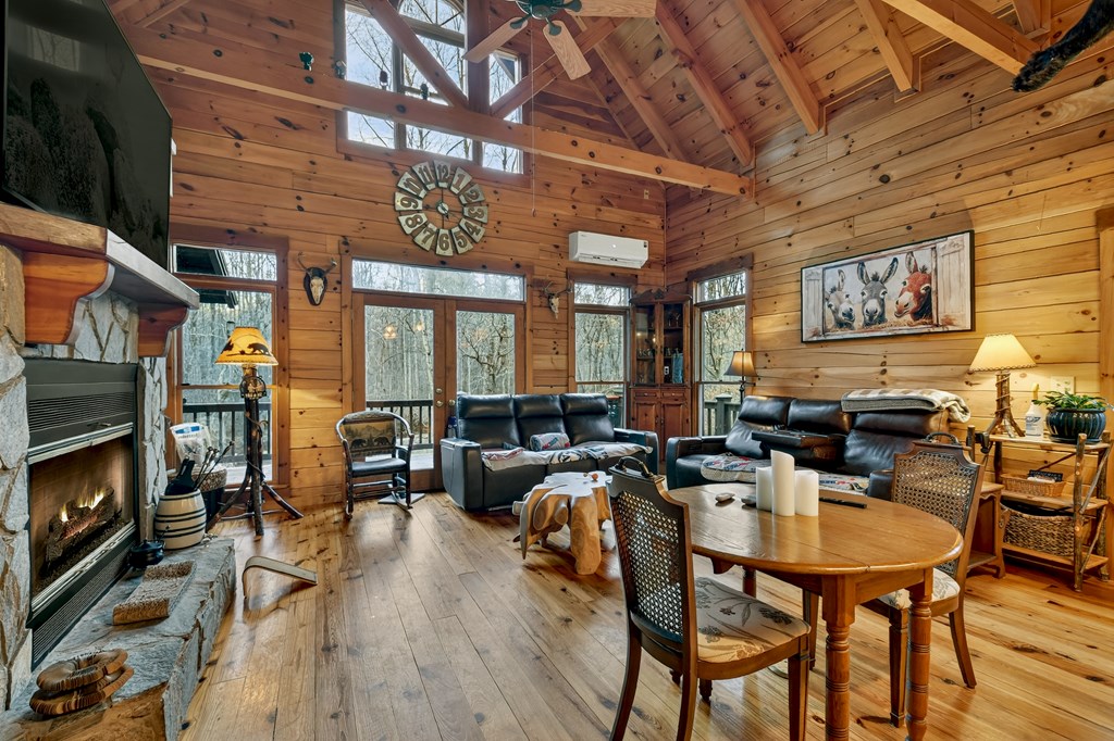 422535 Talking Rock Residential