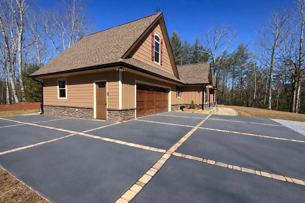 422539 Young Harris Residential