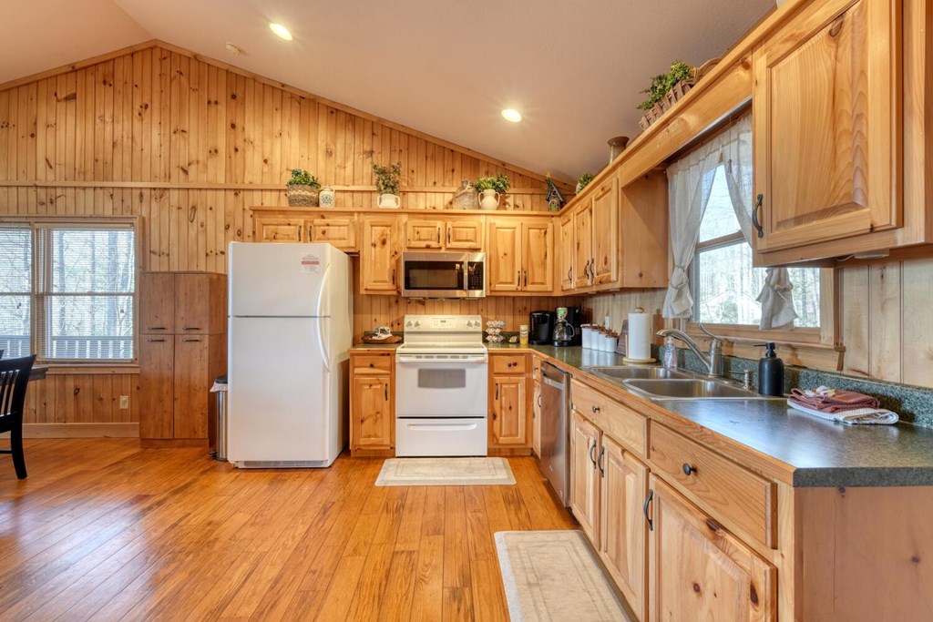 422544 Hiawassee Residential