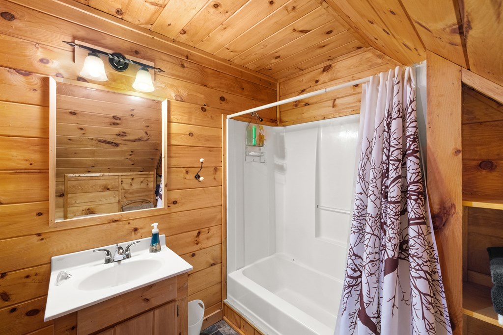 422547 Blue Ridge Residential