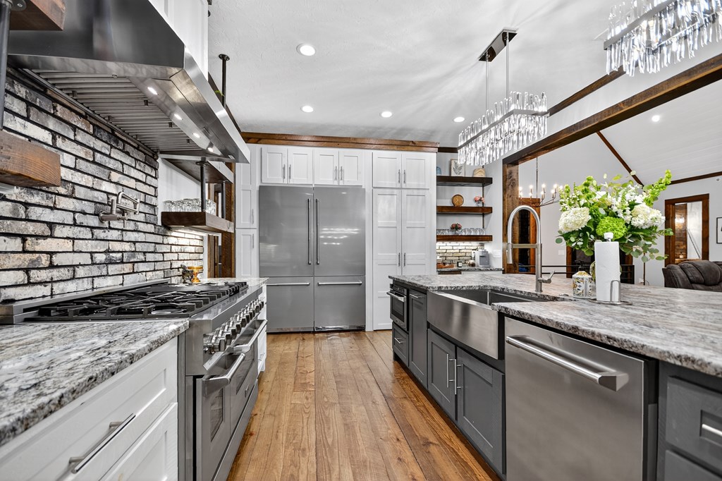 422554 Mineral Bluff Residential