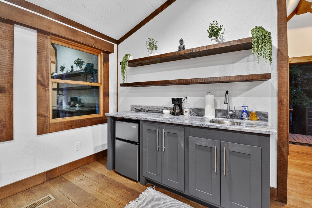 422554 Mineral Bluff Residential