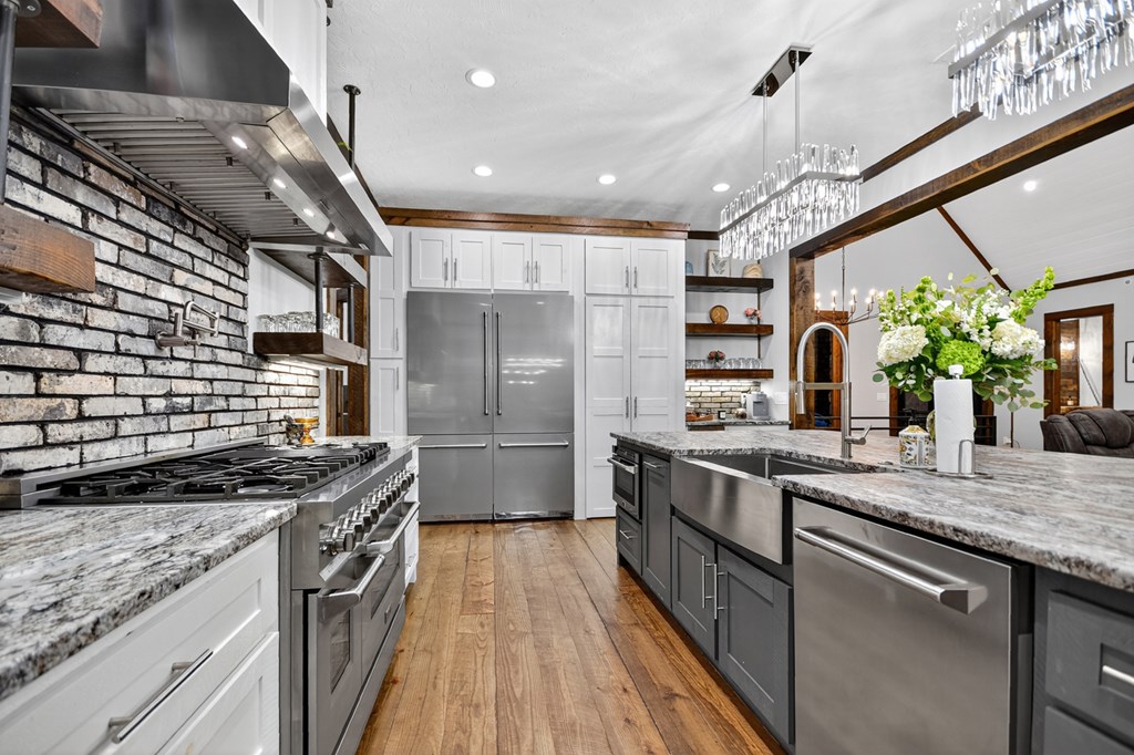 422554 Mineral Bluff Residential