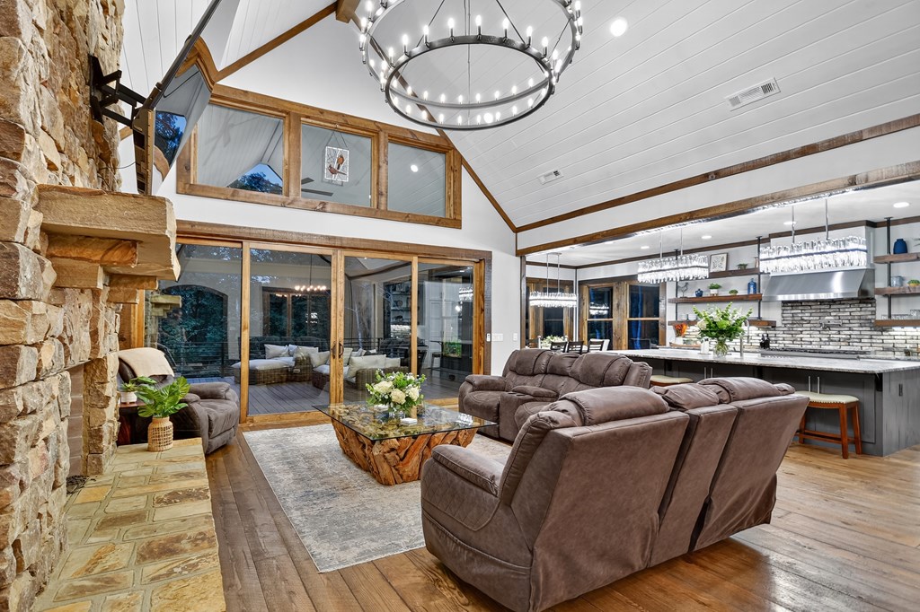 422554 Mineral Bluff Residential