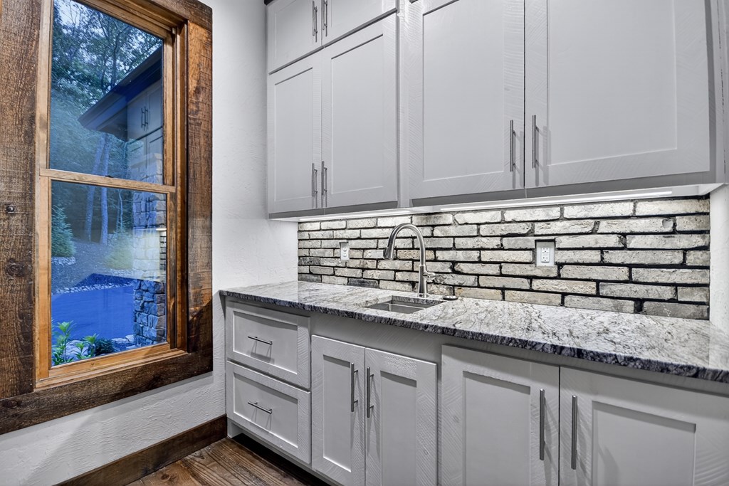 422554 Mineral Bluff Residential