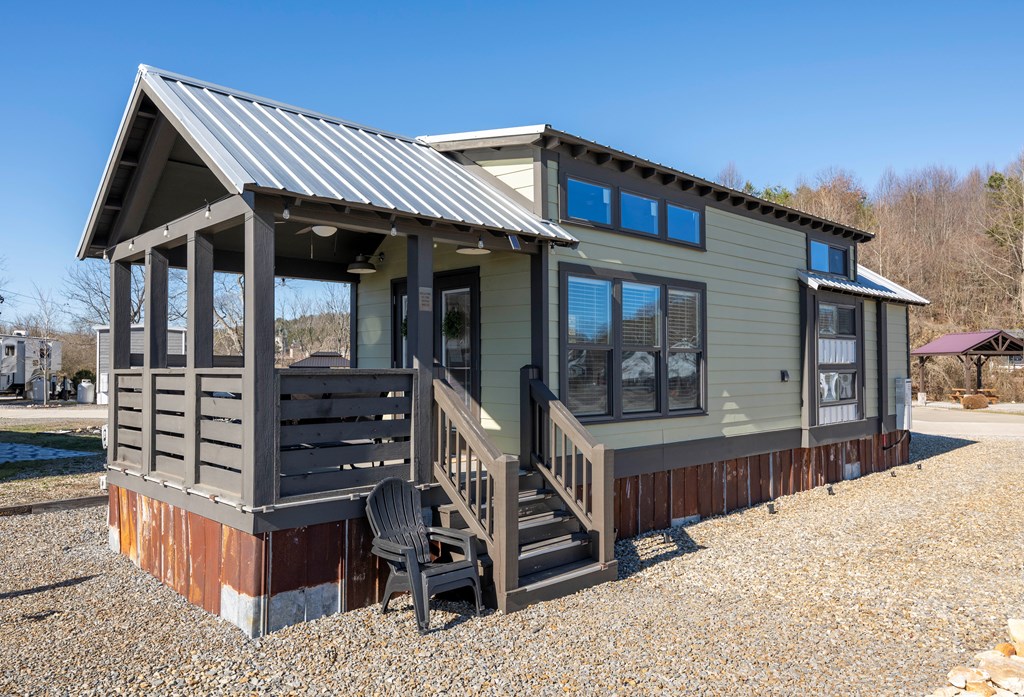 422561 Morganton Residential