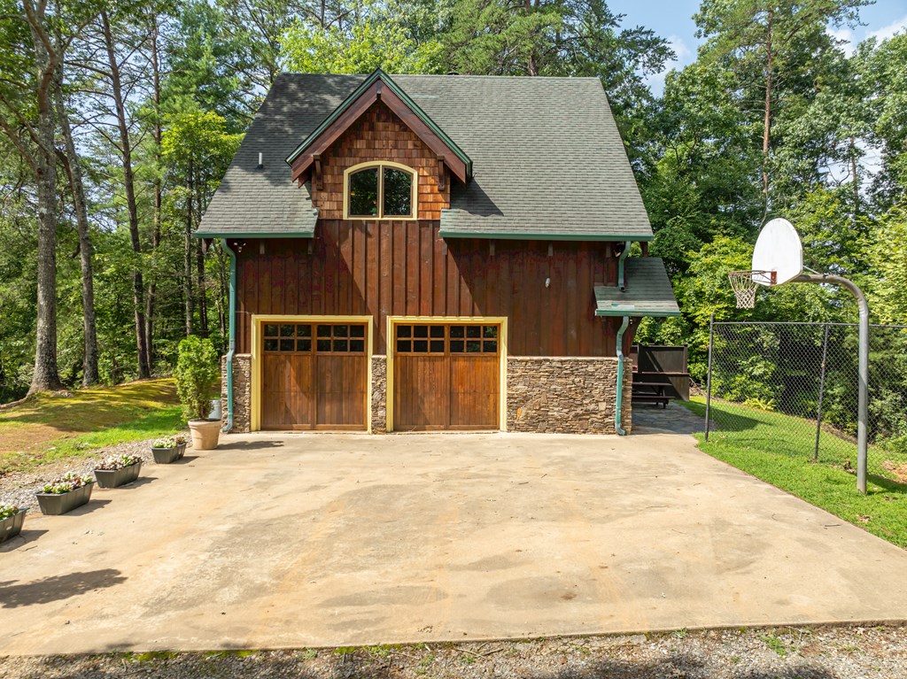 422562 Blue Ridge Residential