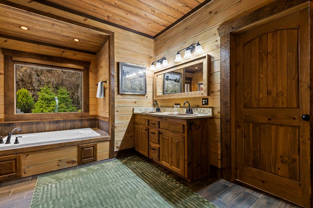 422563 Blue Ridge Residential