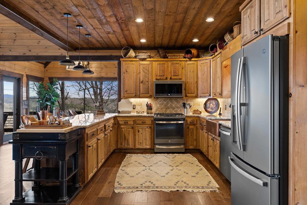 422563 Blue Ridge Residential