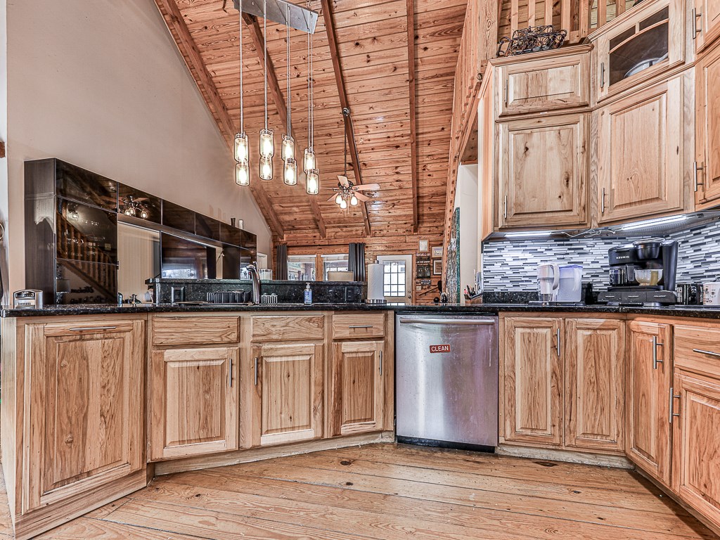 422566 Ellijay Residential