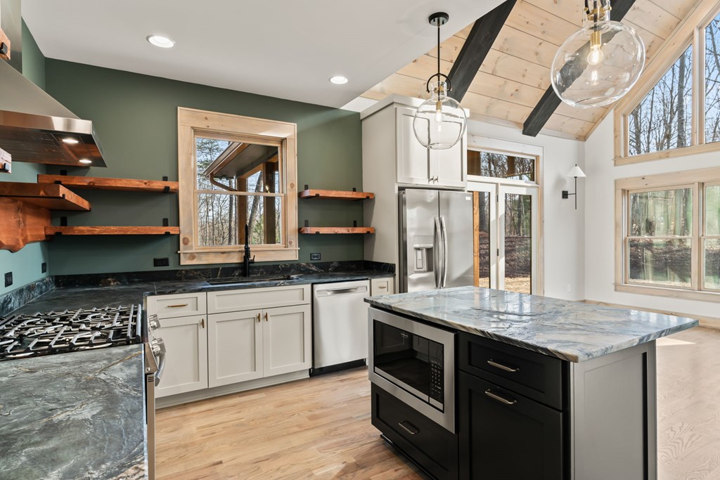 422594 Blue Ridge Residential