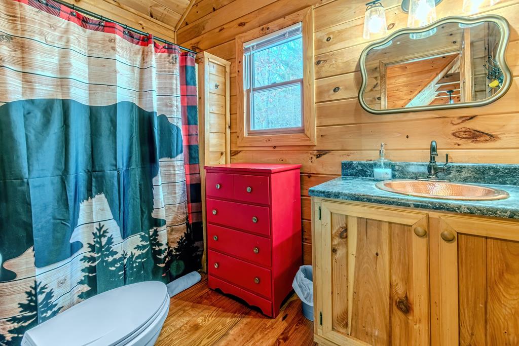 422597 Mineral Bluff Residential