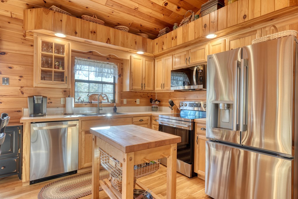 422598 Young Harris Residential