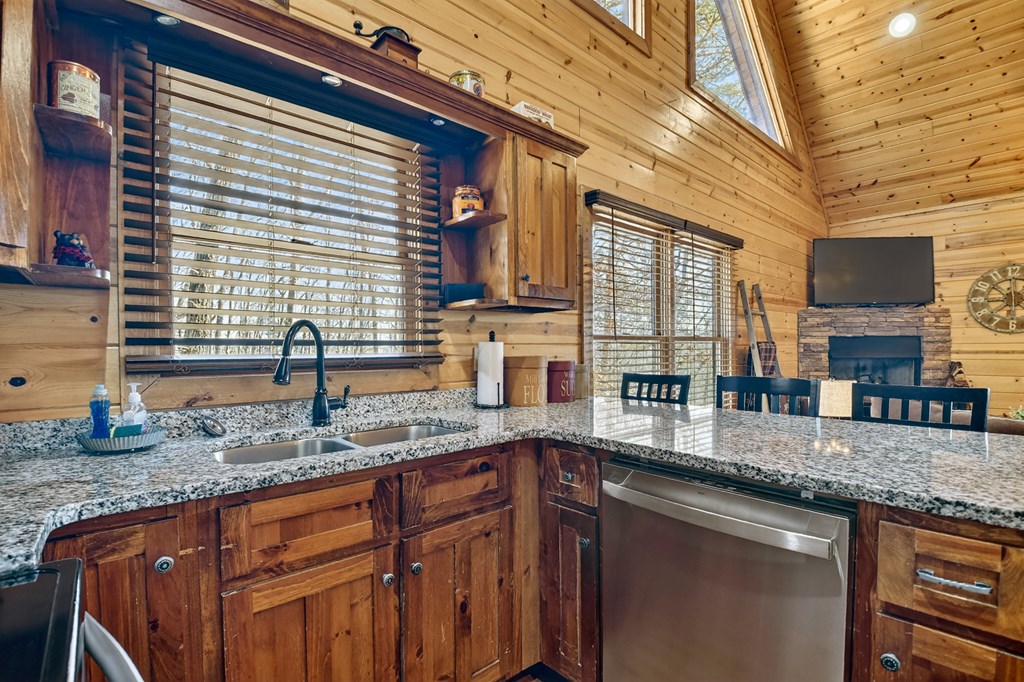 423618 Blue Ridge Residential