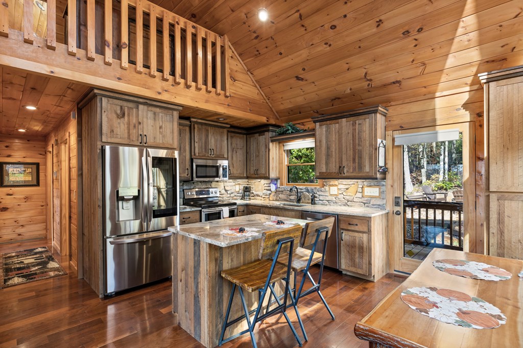 423621 Mineral Bluff Residential