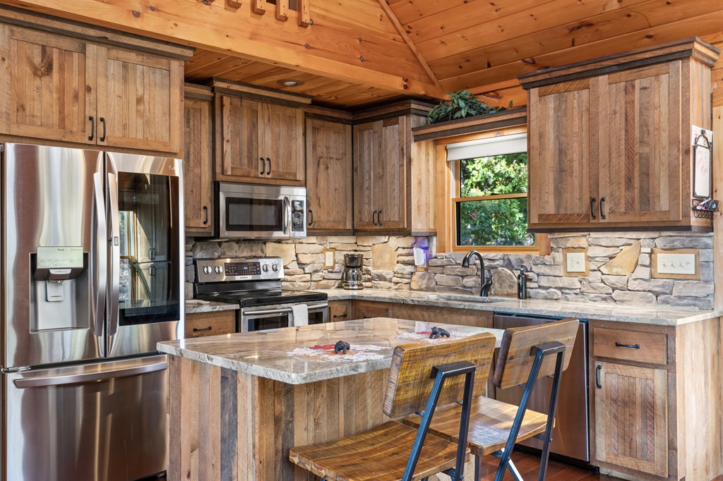 423621 Mineral Bluff Residential