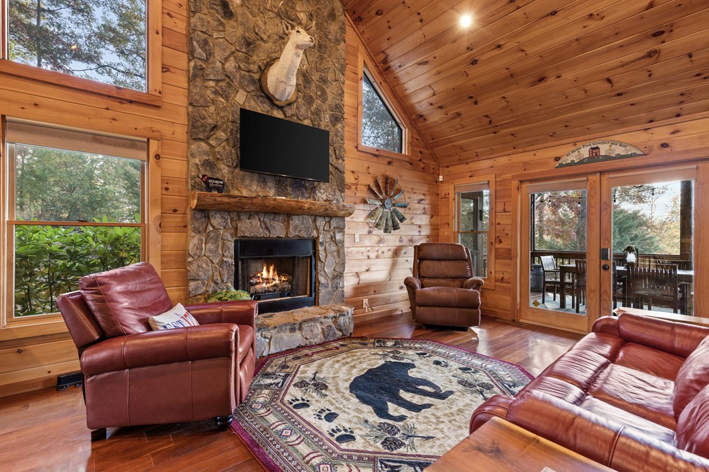 423621 Mineral Bluff Residential