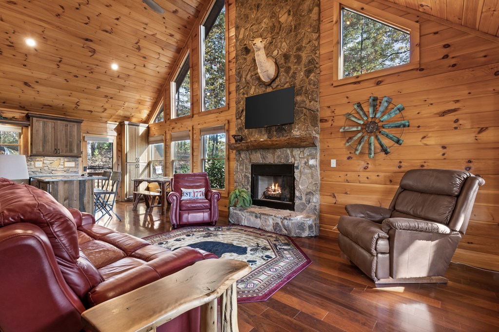 423621 Mineral Bluff Residential