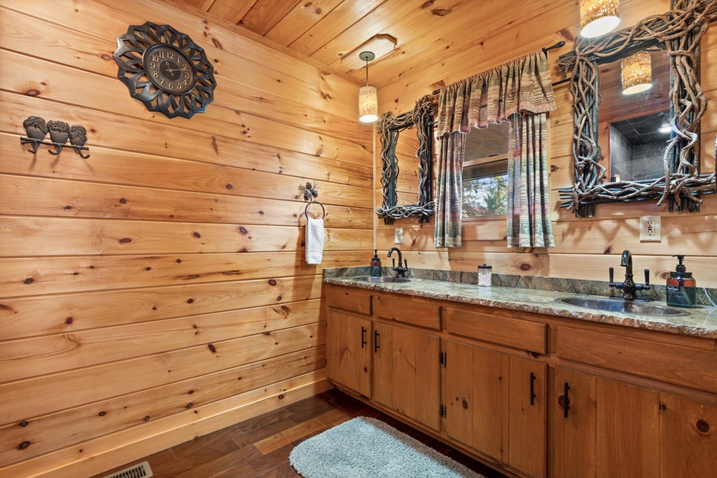 423621 Mineral Bluff Residential