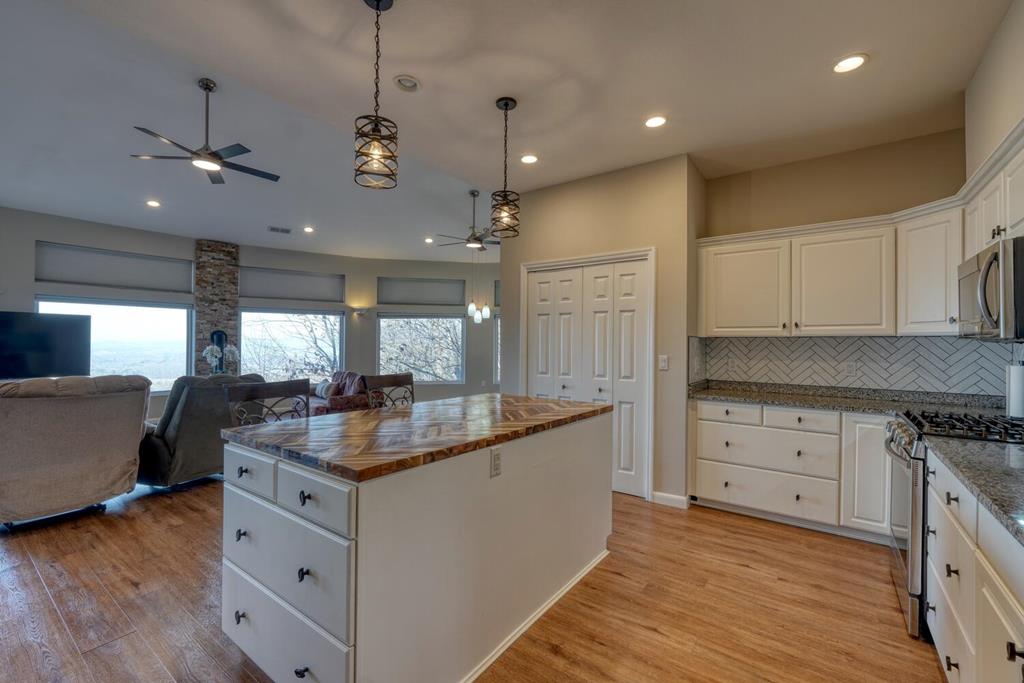 423626 Hayesville Residential