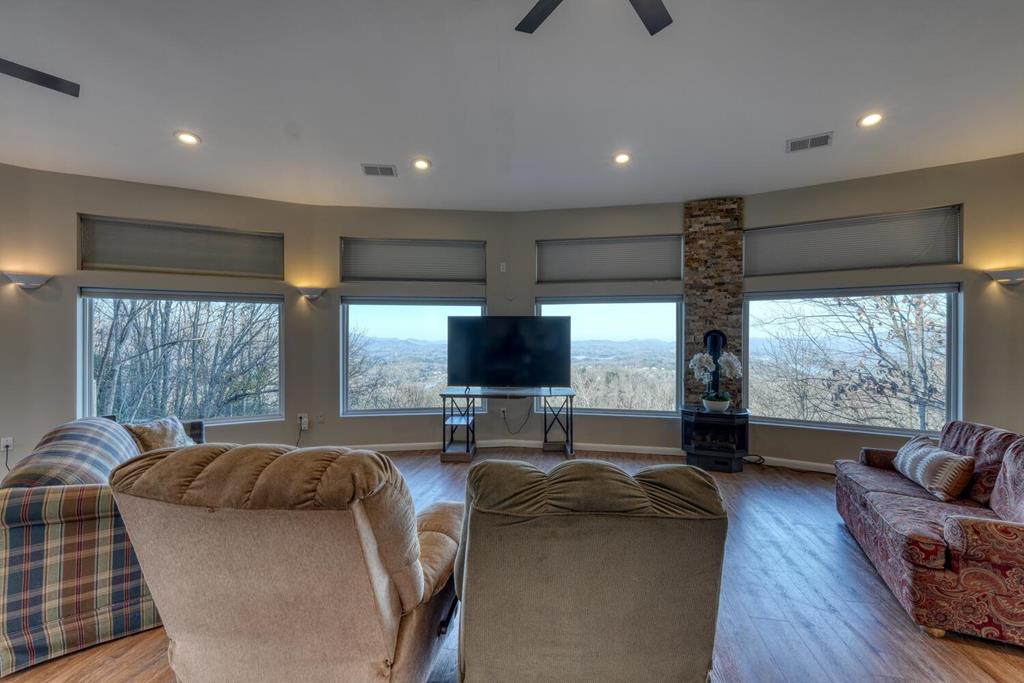 423626 Hayesville Residential