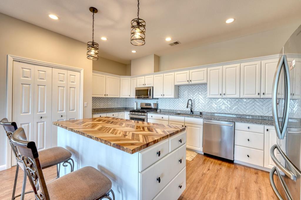 423626 Hayesville Residential