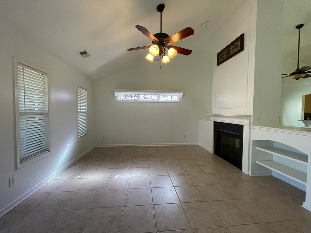 423652 Woodstock Residential