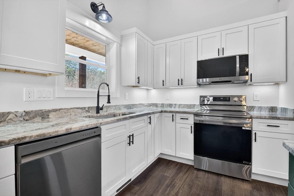 423655 Young Harris Residential