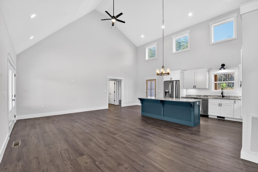 423655 Young Harris Residential