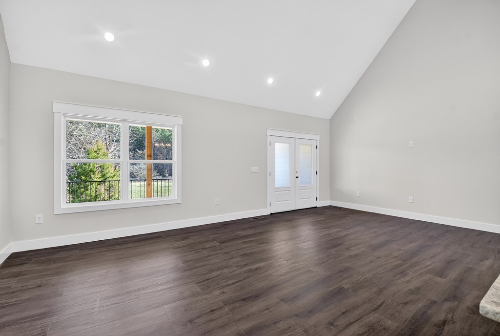 423655 Young Harris Residential